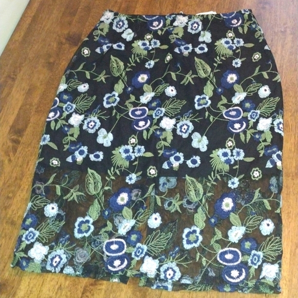 BCBGeneration Embroidered Floral Mesh Midi Pencil Skirt with Slit in Back 10 - Picture 1 of 7